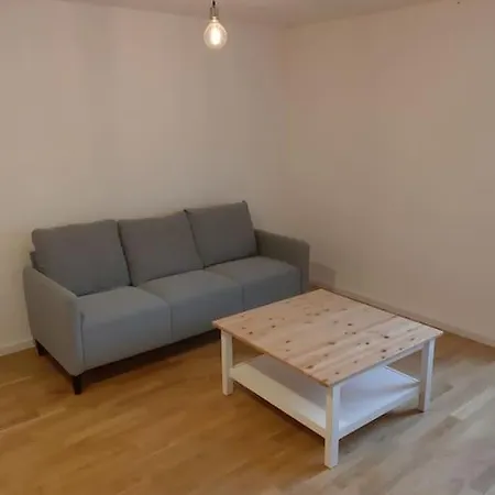 Apartamento Hochwertige Zwei-zimmer-wohnung In *