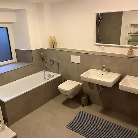 Hochwertige Zwei-zimmer-wohnung In